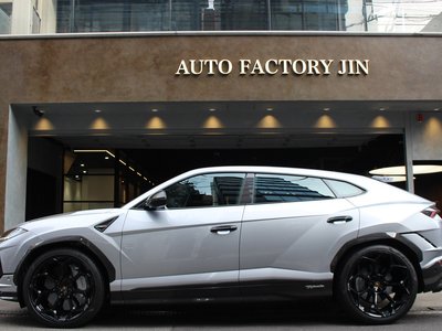 LAMBORGHINI URUS - 5