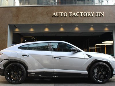 LAMBORGHINI URUS - 4