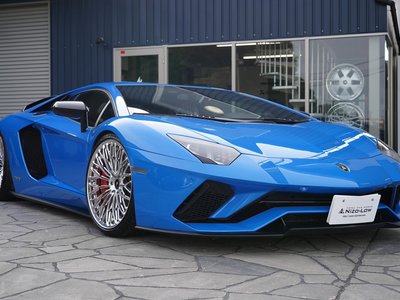 LAMBORGHINI AVENTADOR