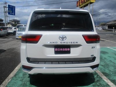 TOYOTA LAND CRUISER 300 - 6