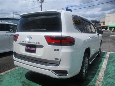 TOYOTA LAND CRUISER 300 - 7