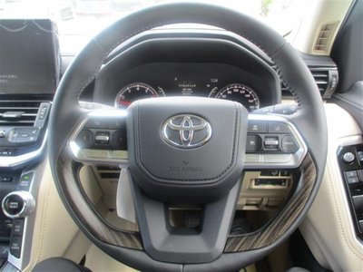 TOYOTA LAND CRUISER 300 - 10