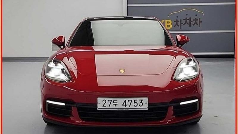 PORSCHE PANAMERA - View 1