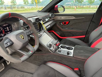 2024 Lamborghini URUS thumbnail 13