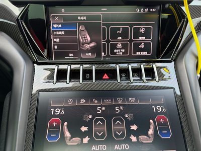 2024 Lamborghini URUS thumbnail 18