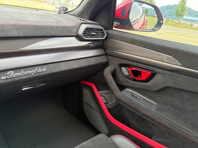 2024 Lamborghini URUS thumbnail 16