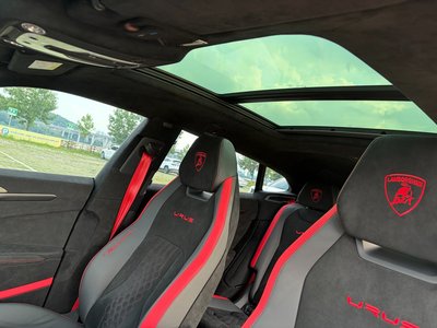 2024 Lamborghini URUS thumbnail 15