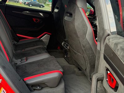 2024 Lamborghini URUS thumbnail 12