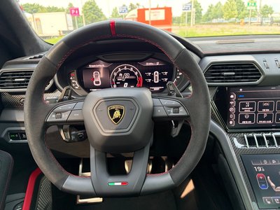 2024 Lamborghini URUS thumbnail 17