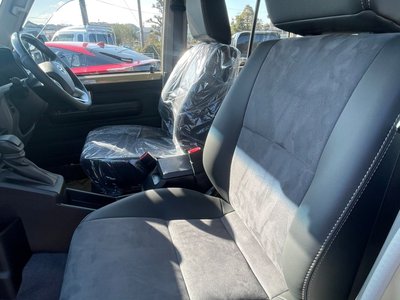 TOYOTA LAND CRUISER 70 - 10