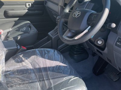 TOYOTA LAND CRUISER 70 - 8