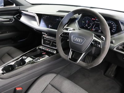 AUDI E-TRON GT QUATTRO - 9