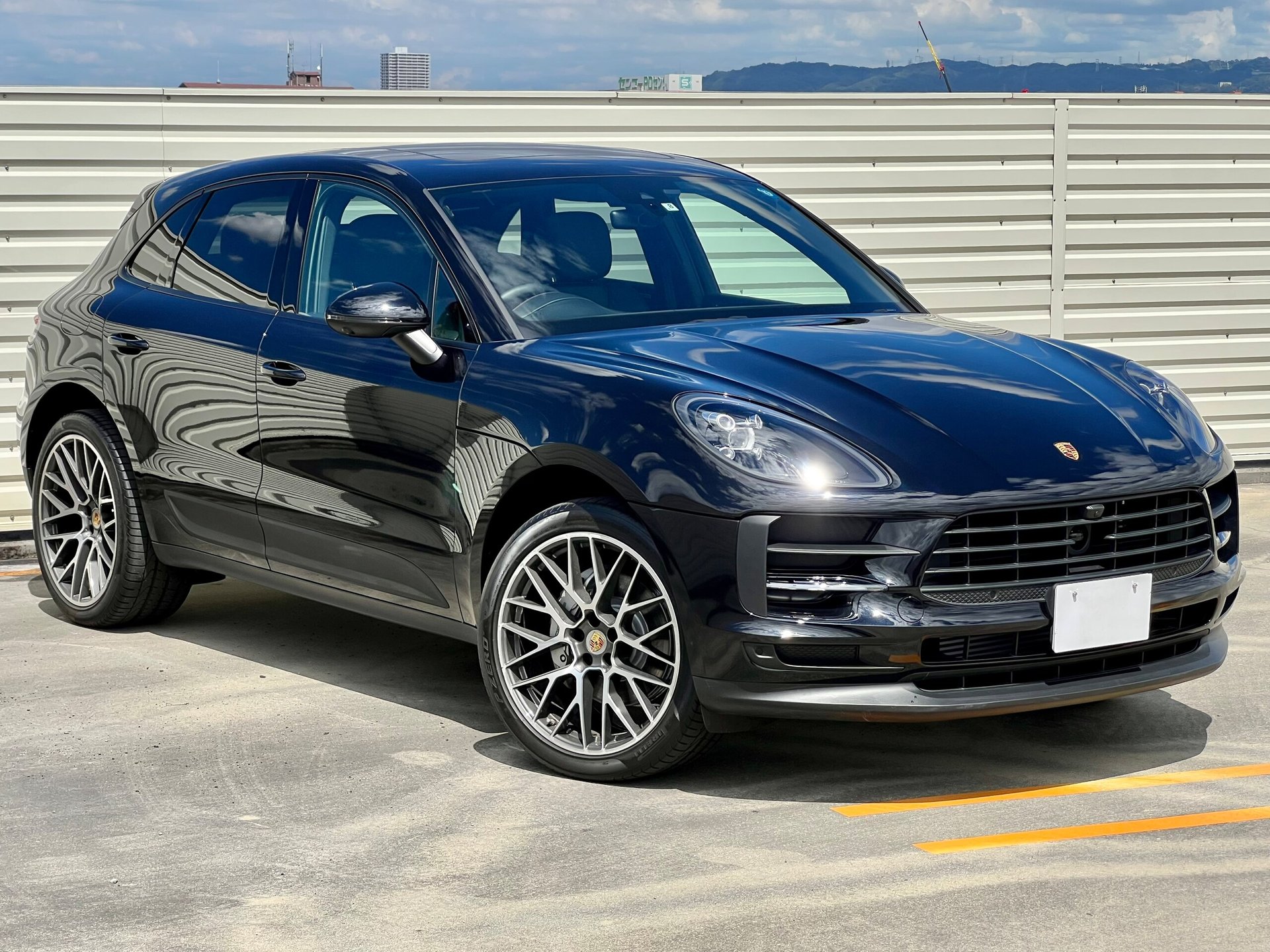 PORSCHE MACAN - View 1