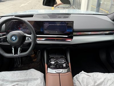 BMW I5 - 4