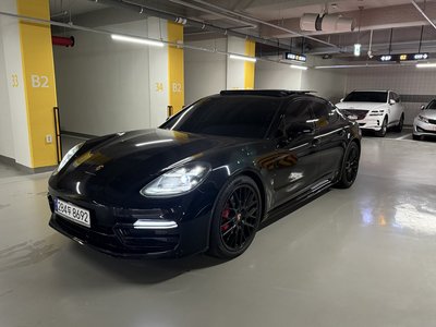 PORSCHE PANAMERA