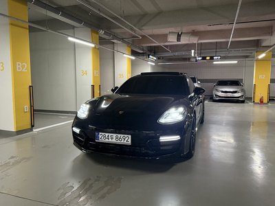 PORSCHE PANAMERA - 4