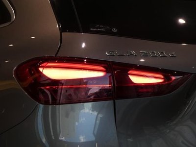MERCEDES-BENZ GLA - 4