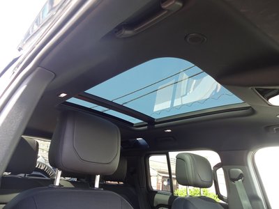LAND ROVER DEFENDER - 7