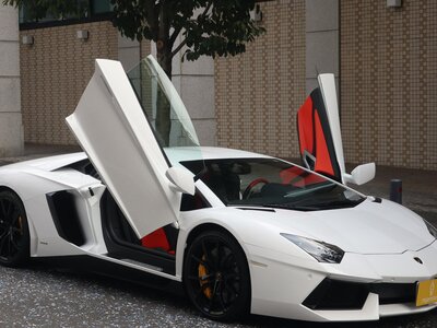 LAMBORGHINI AVENTADOR