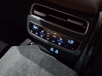 2024 Genesis GV70 — миниатюра 29