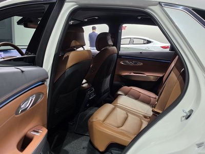 2024 Genesis GV70 — миниатюра 17