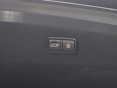 2021 Genesis G90 thumbnail 26