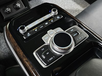2021 Genesis G90 thumbnail 24
