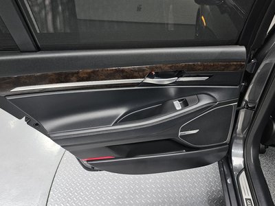 2021 Genesis G90 thumbnail 15