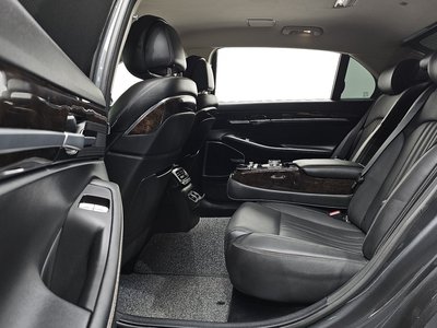 2021 Genesis G90 thumbnail 17