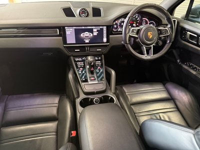 2018 Porsche CAYENNE photo 3