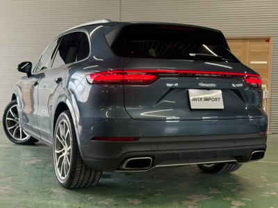 2018 Porsche CAYENNE photo 2