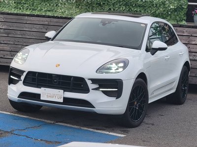 PORSCHE MACAN - 1