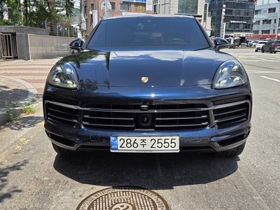 2021 Porsche CAYENNE photo 2