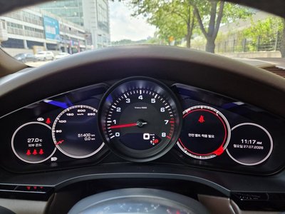 2021 Porsche CAYENNE photo 8