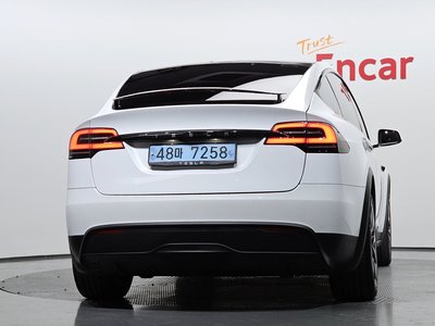 TESLA MODEL X - 4