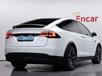 TESLA MODEL X - 3