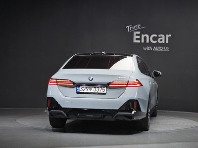 BMW 5 SERIES - 4