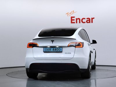 TESLA MODEL Y - 4