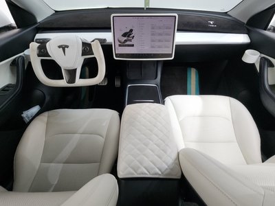 TESLA MODEL Y - 5
