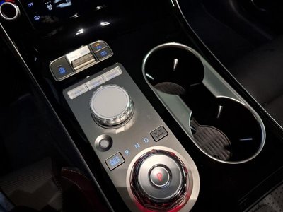 2024 Genesis GV70 — миниатюра 17