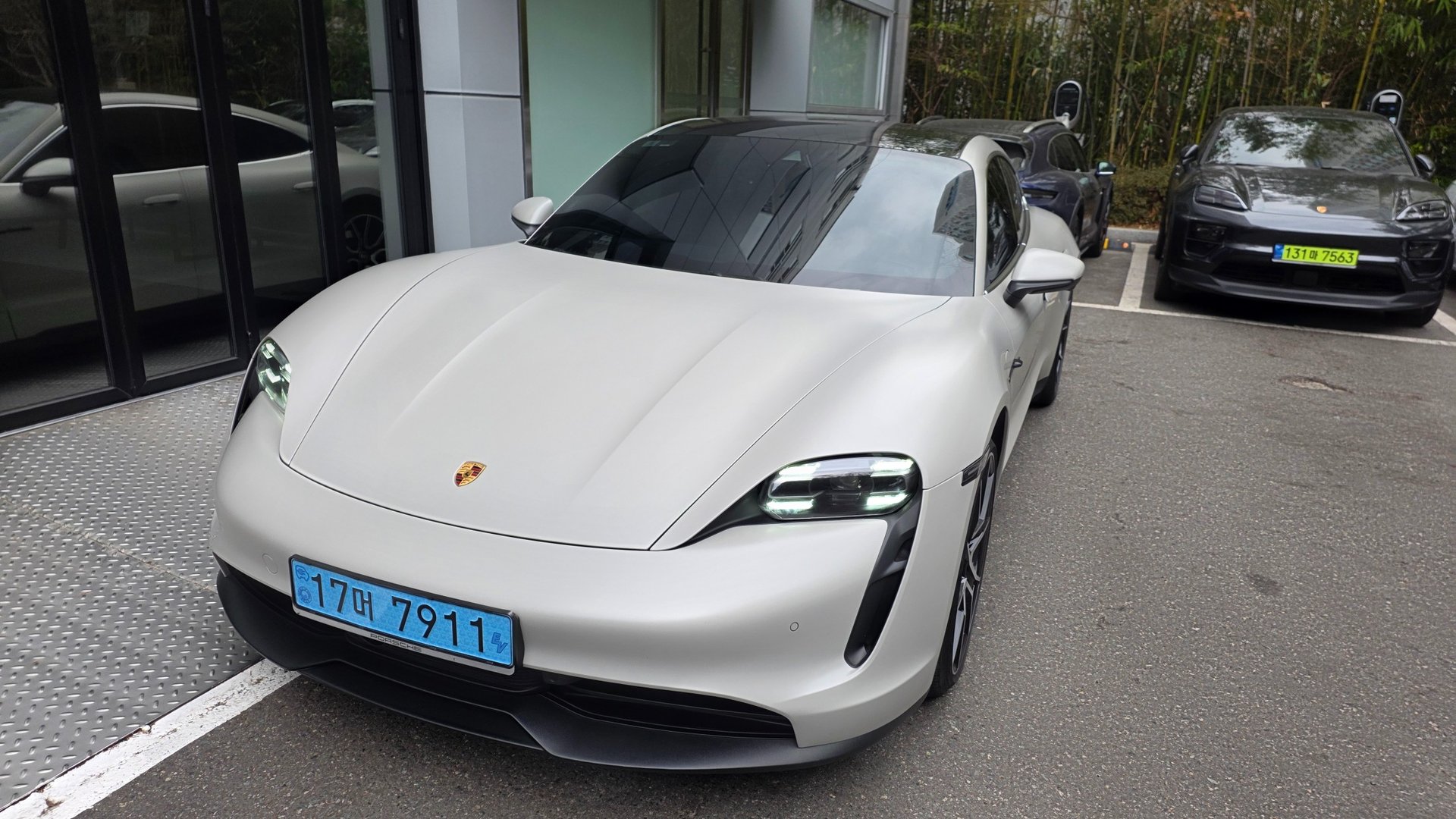 PORSCHE TAYCAN - View 1