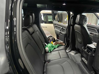 صورة 9 لـ 2025 LAND Rover DEFENDER