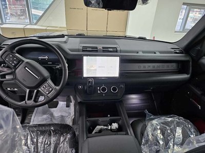 صورة 4 لـ 2025 LAND Rover DEFENDER