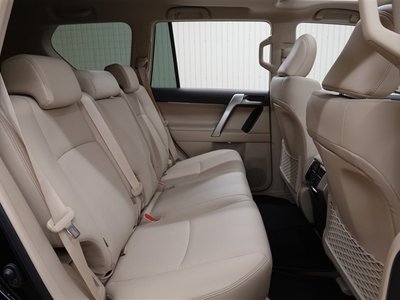 TOYOTA LAND CRUISER PRADO - 9