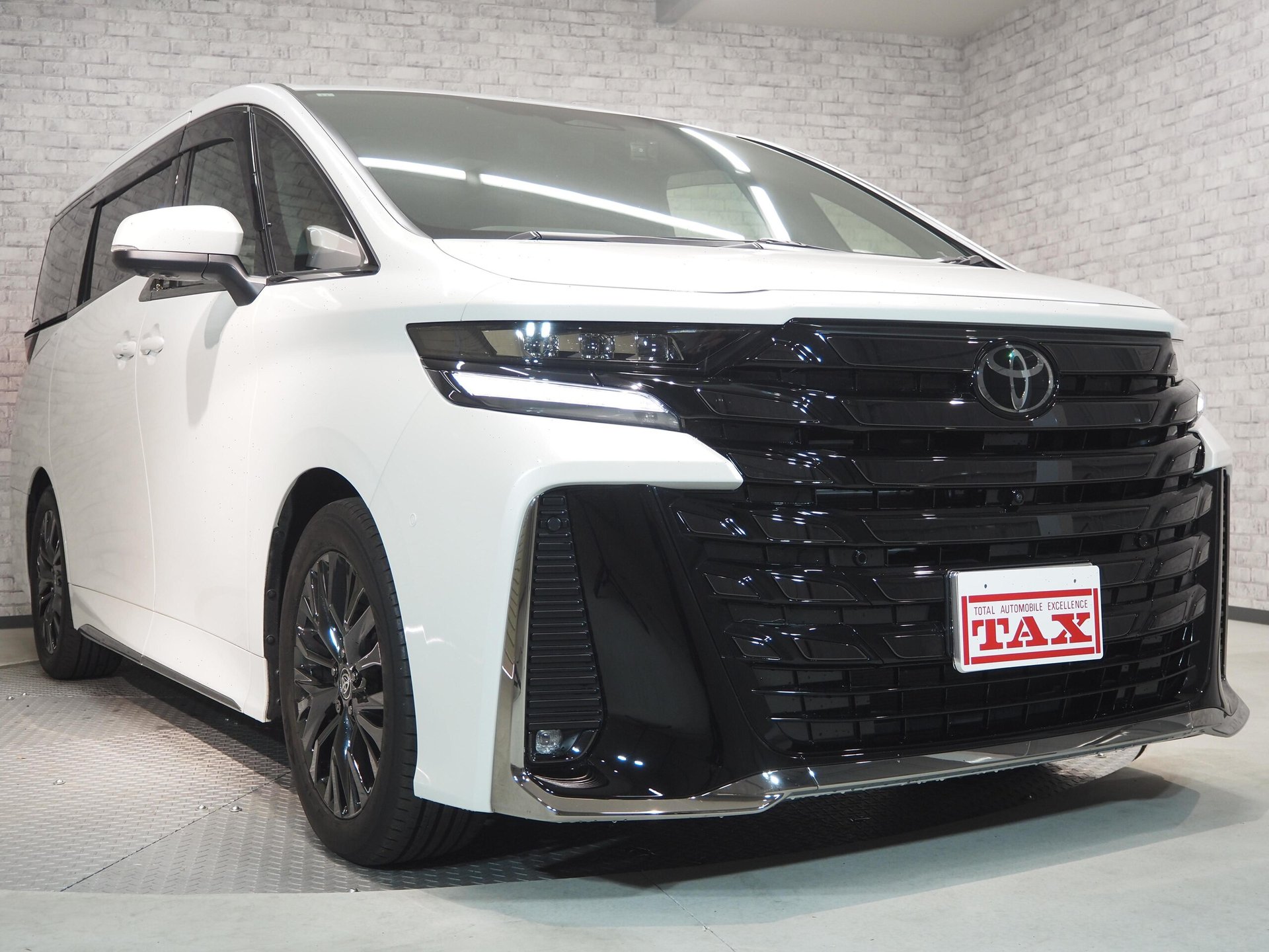 TOYOTA VELLFIRE - View 1