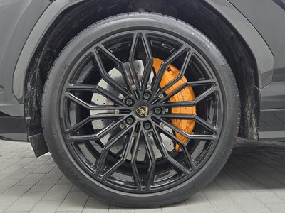 2026 Lamborghini URUS photo 6