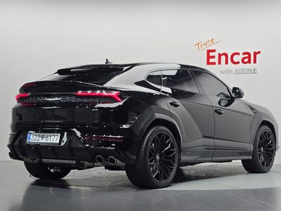 2026 Lamborghini URUS photo 3