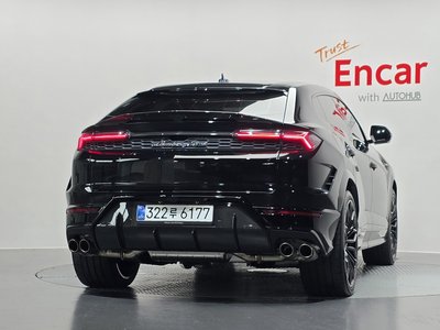 2026 Lamborghini URUS photo 4