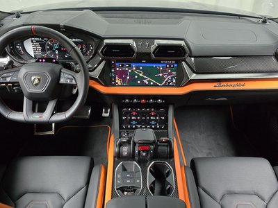 2026 Lamborghini URUS photo 5