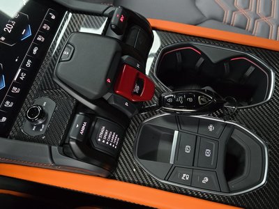 2026 Lamborghini URUS photo 9
